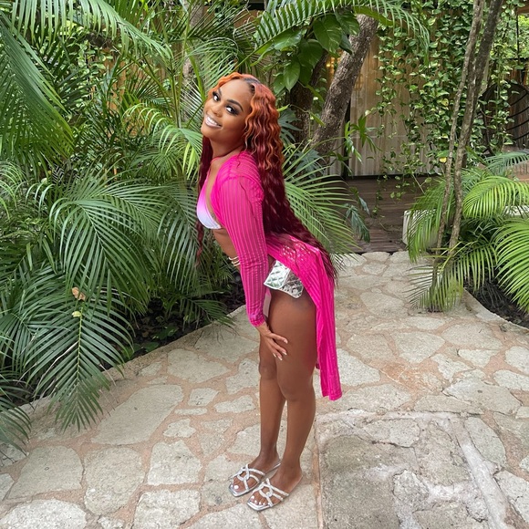 Meet your Posher, Celine - Picture 7 of 8